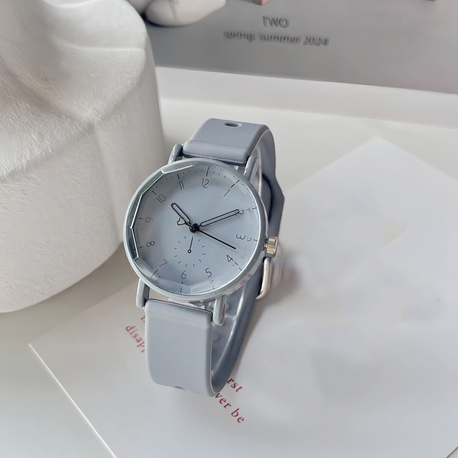 ファッションアラビア文字盤女性クォーツ時計キャンディーカラー - Silicone Band Women のレビューと価格
